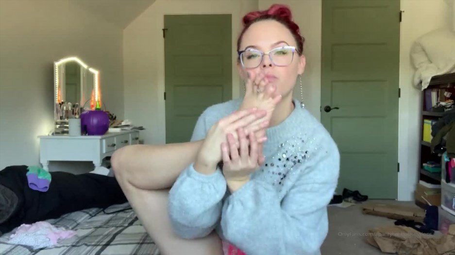 APantyhoseObsessions - This New Barefoot Worship Tease Vid